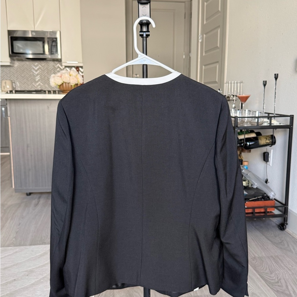 Evan Picone Black Blazer with White Trim - Picture 4 of 4